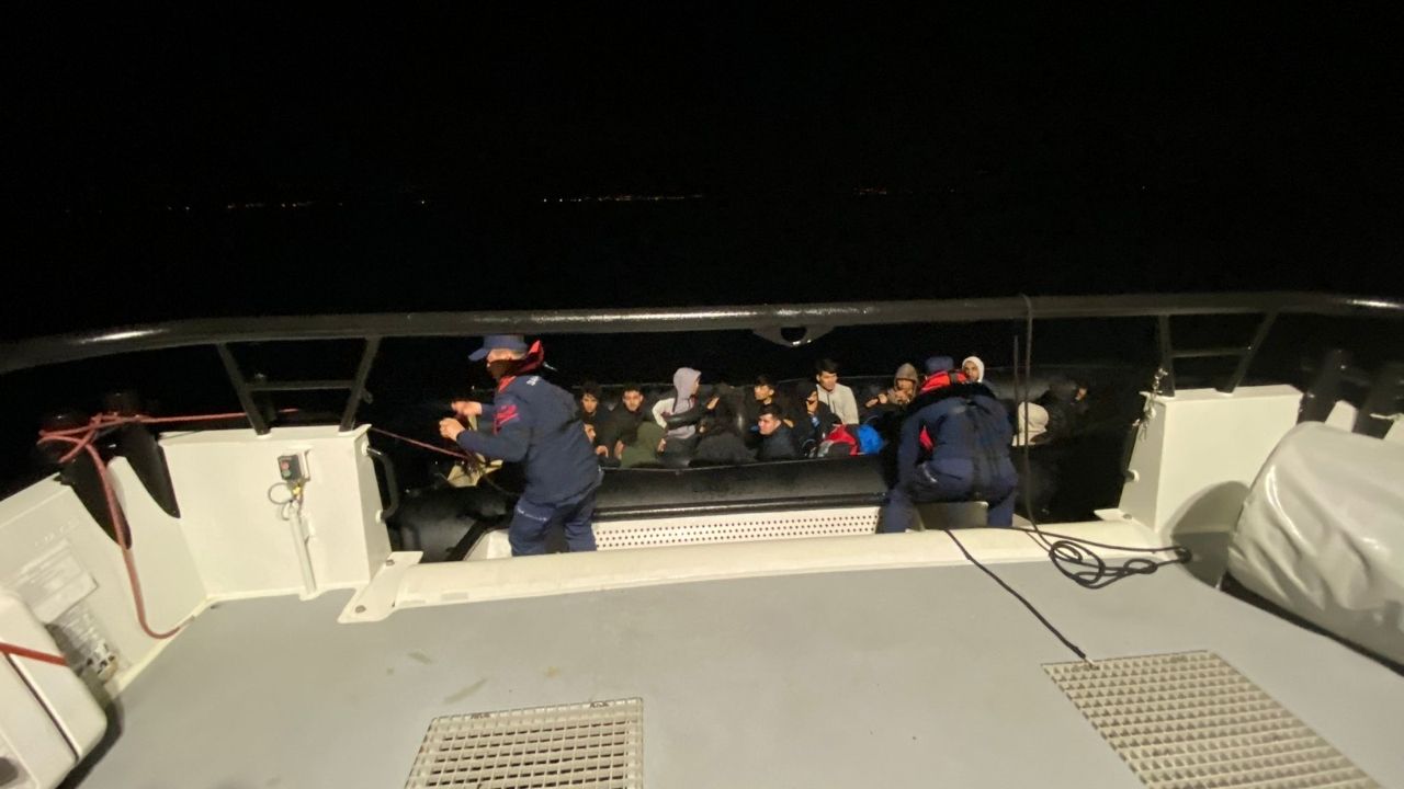izmir sahil güvenlik düzensiz göçmenleri yakaladı